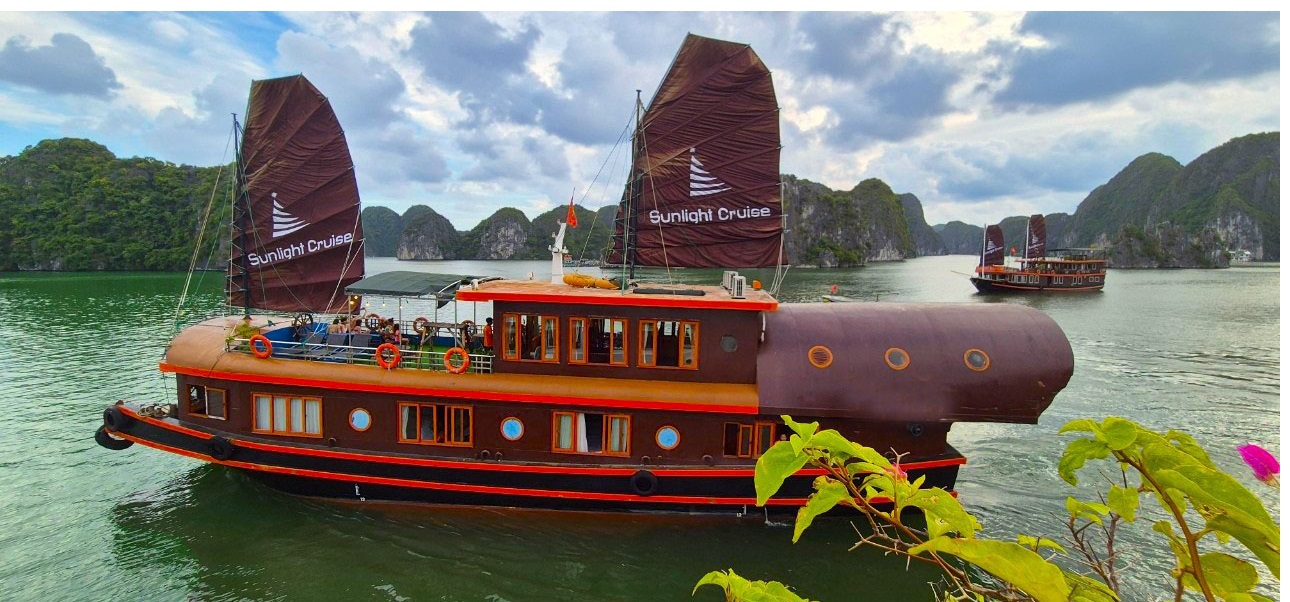 Lan Ha Bay on Boutique  cruise 05 cabin with Viet Hai Village.