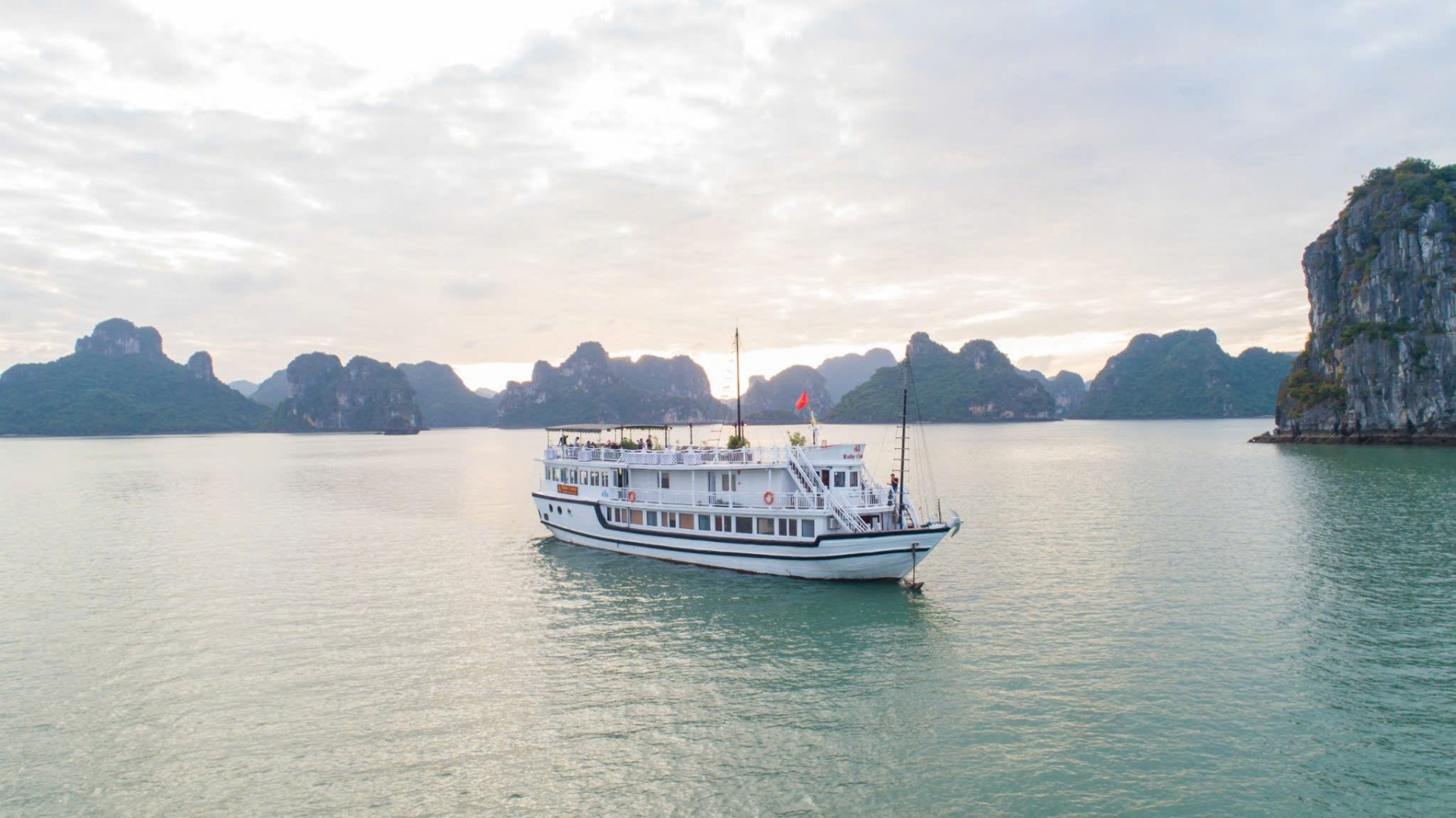 Tour 3 days on Standar cruise and Cat Ba island