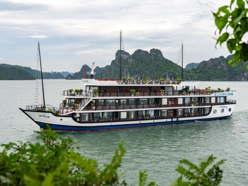 Tour 3 days on Luxury cruise and Cat Ba island